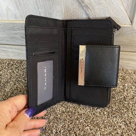 New Tahari Faux Black Leather Clutch Wallet Identity Protect Lining - Picture 9 of 9
